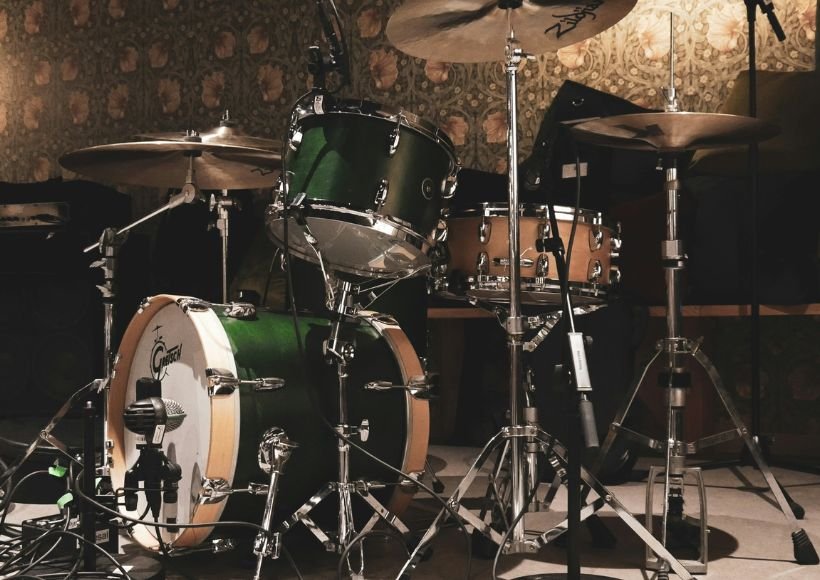 Batterie Gretsch verte en studio